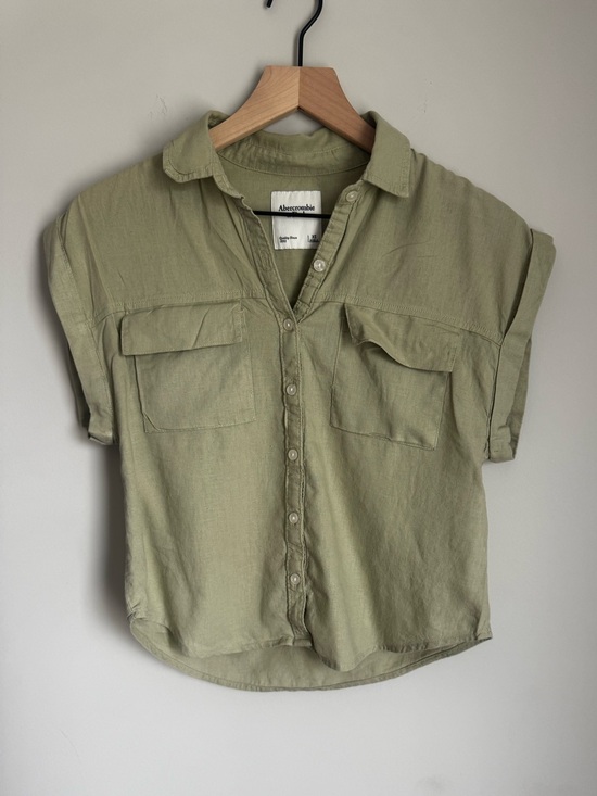 Abercrombie & Fitch Tops - Abercrombie & Fitch Light Olive Short-Sleeve Button-Down Shirt